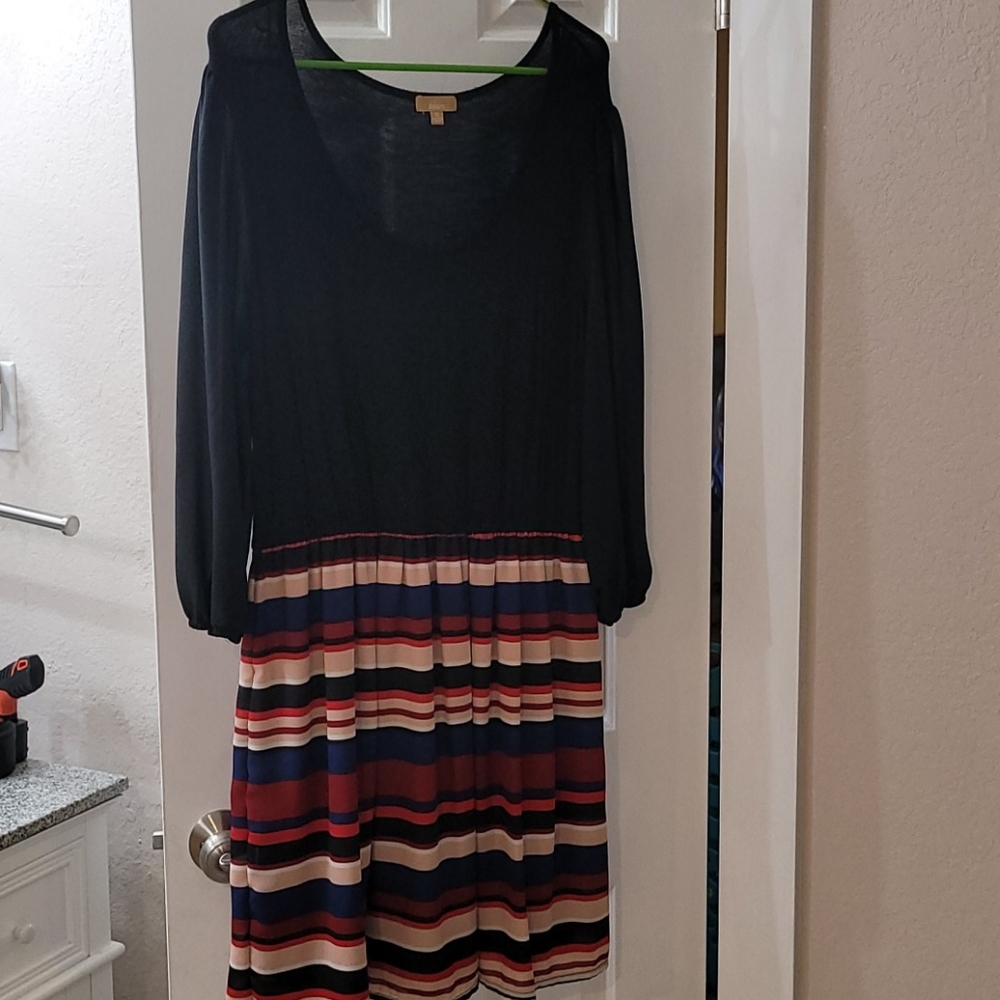 Dress - Picture 1 of 3